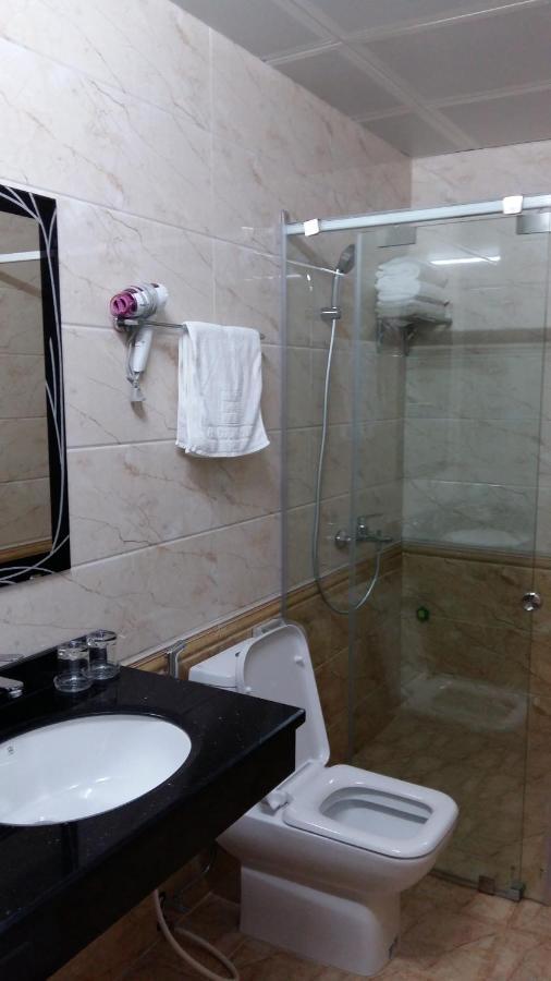Hoa Cuong Hotel - Dong Van Exterior photo